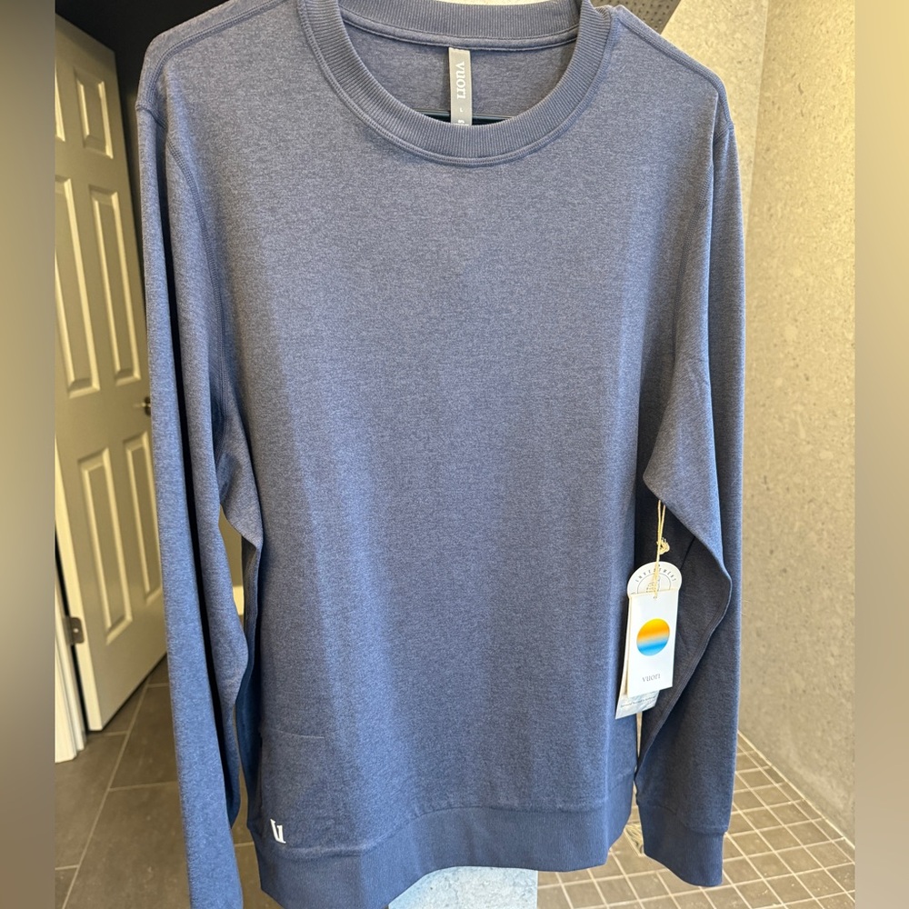 Men’s Vuori long sleeve navy blue top. NWT